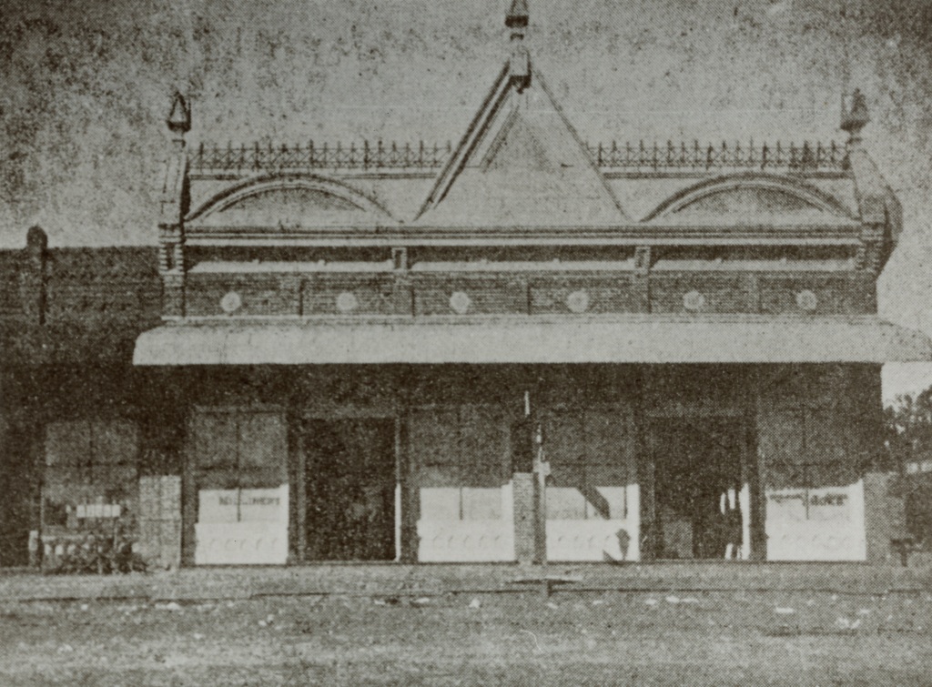 Close up of Layden building, 1899.  You can see this at far right in the picture above. Although this shot was taken from the tracks, byt this time Layden had added on the the building in the rear to make a new entrance on Main St. 